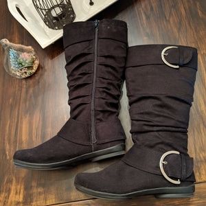 Black Boots with Buckle